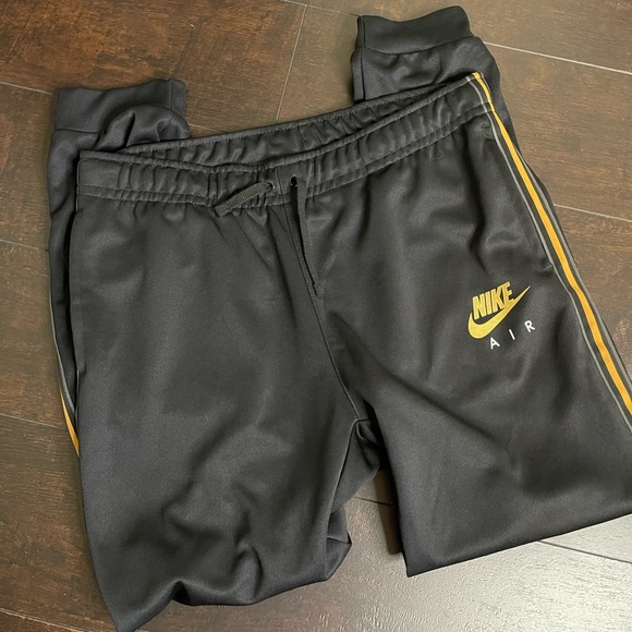 NWOT Nike Air Mens Metallic Club Joggers - Picture 3 of 8